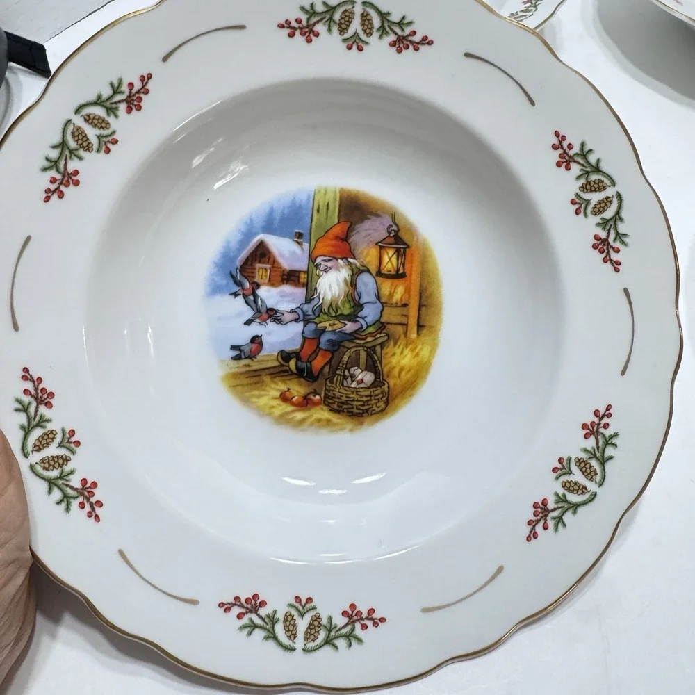 4 Christineholm Old Fashioned Christmas Rimmed Soup Bowls Set Elf Gnomes Vtg